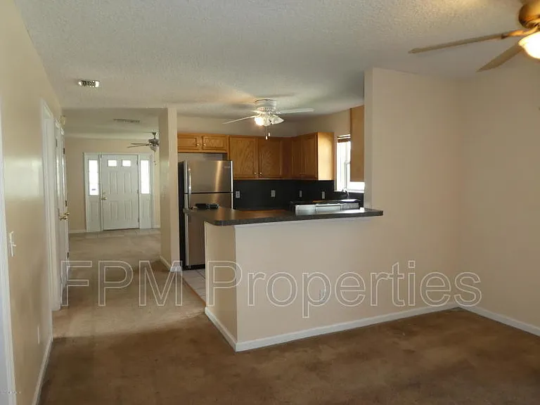 1017 Crestwood St — Photo 10