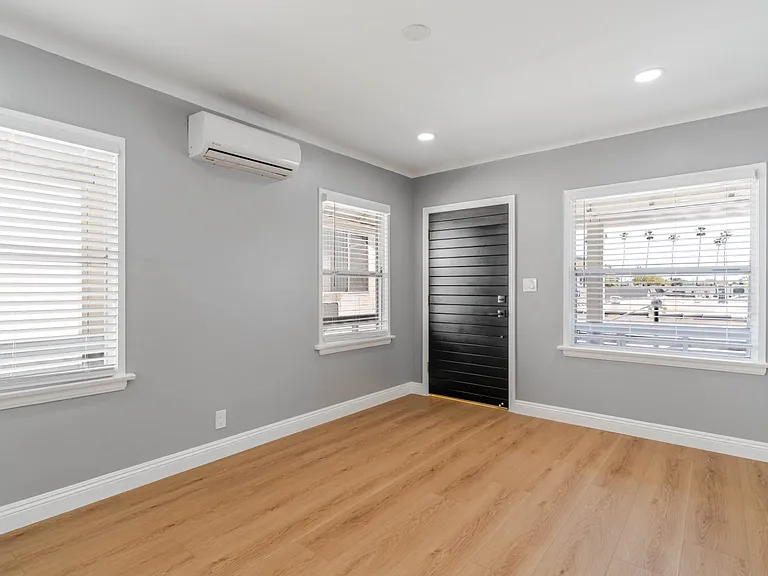 1051 Western Ave #C — Photo 4