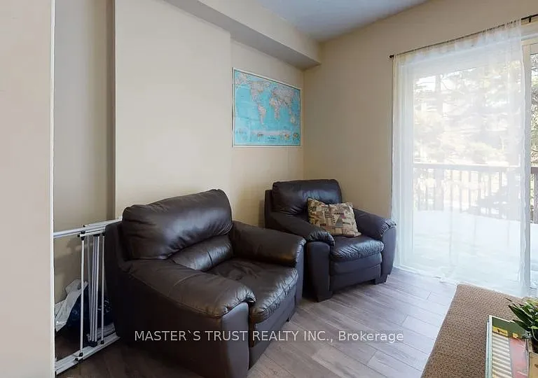 226 Westcourt Pl — Photo 2