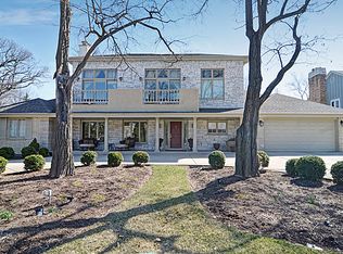 131 Crab Apple Ln, Oak Brook, IL 60523