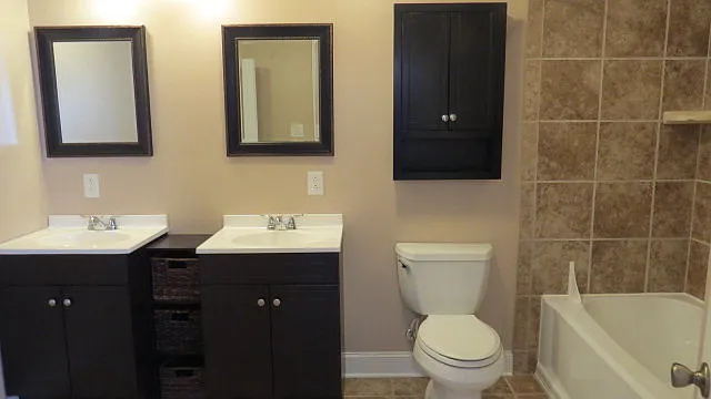 2 bed, 933 sqft, $1,200 — Photo 3