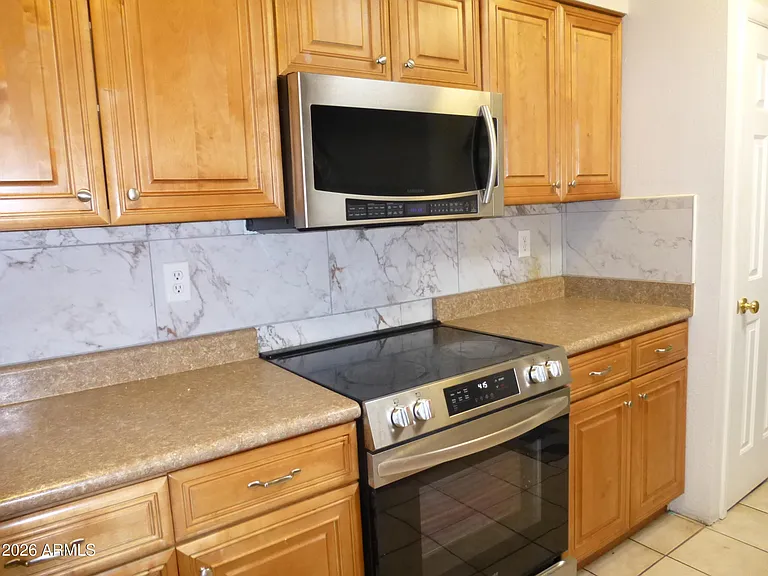 946 E Loma Vista Dr — Photo 5