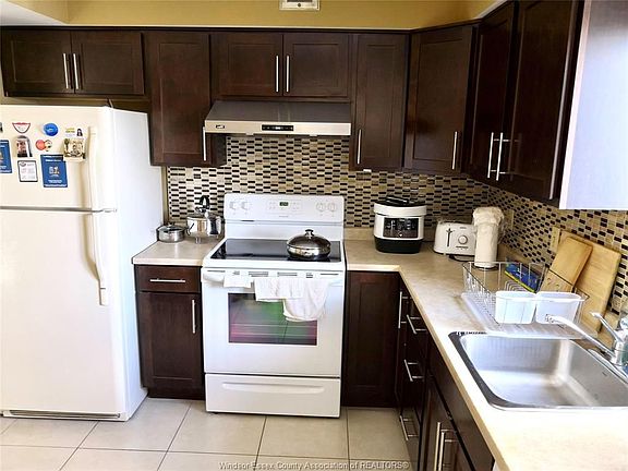 2nd image of 380 Pelissier St #2001