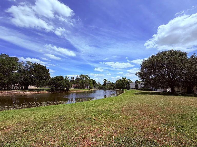 129 Camphor Cir #F — Photo 32