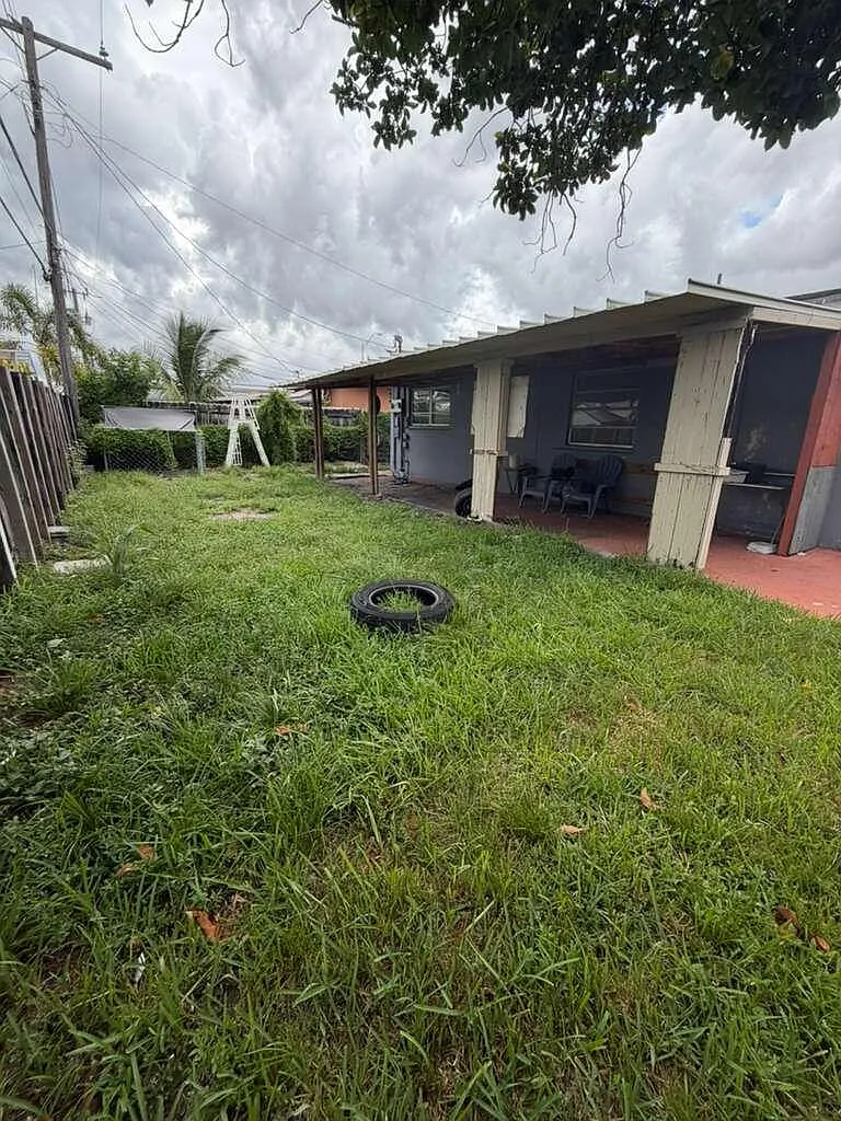 2 bed, 1.0 bath, 870 sqft, $2,200 — Photo 1