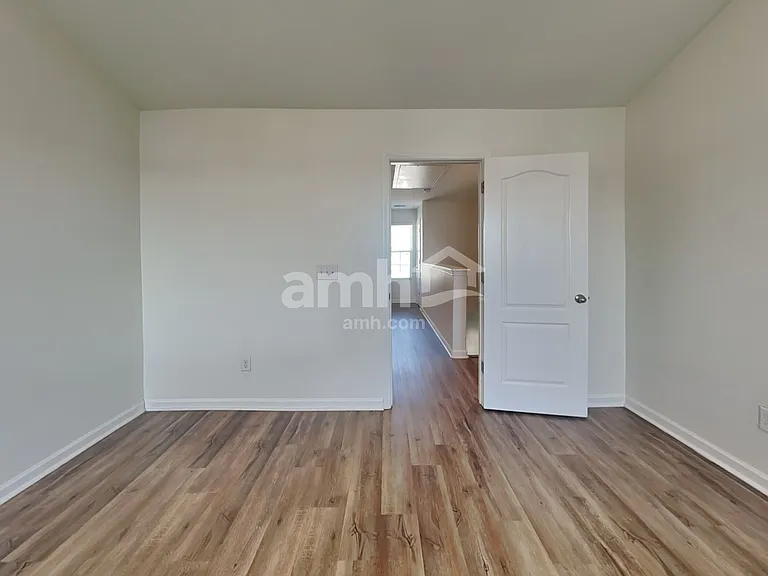 2053 Southlea Dr — Photo 9