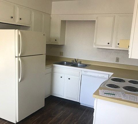 5th image of 1601 N Virginia St #9
