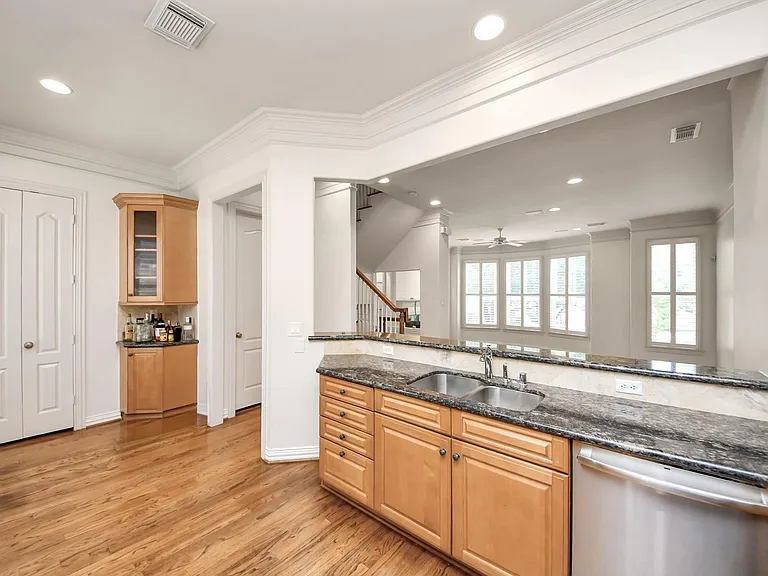 1912 Greenwich Place Dr — Photo 14