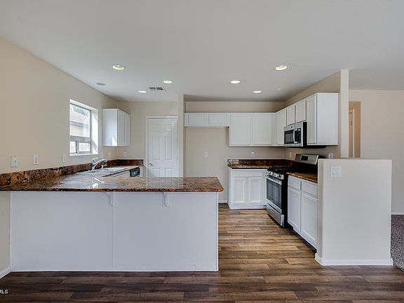 3rd image of 1645 E Jeanne Ln