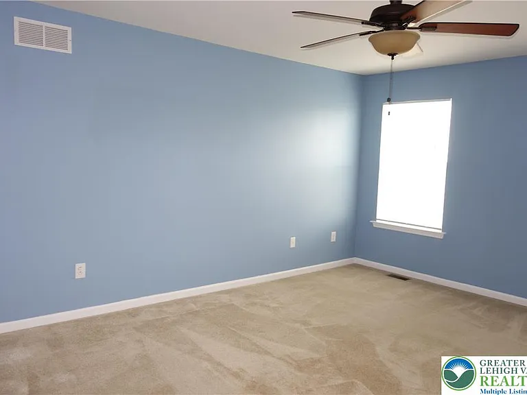 1033 King Way — Photo 10