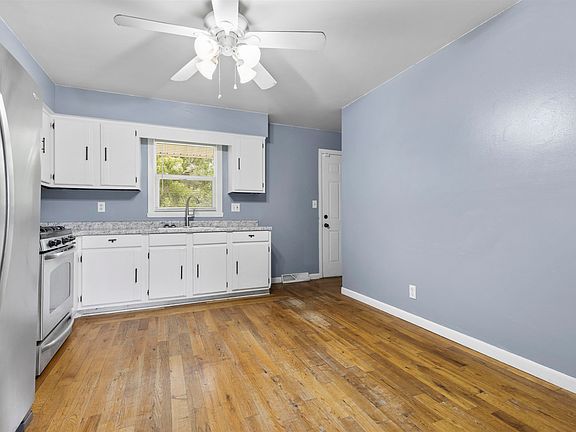 4th image of 5740 Colleen Ave