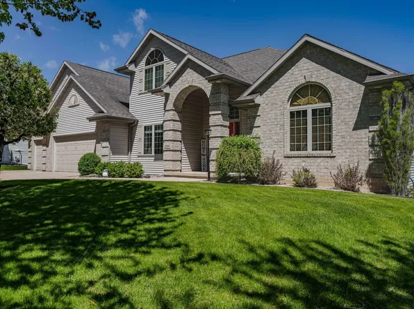 2595 Sage Dr, Green Bay, WI 54302