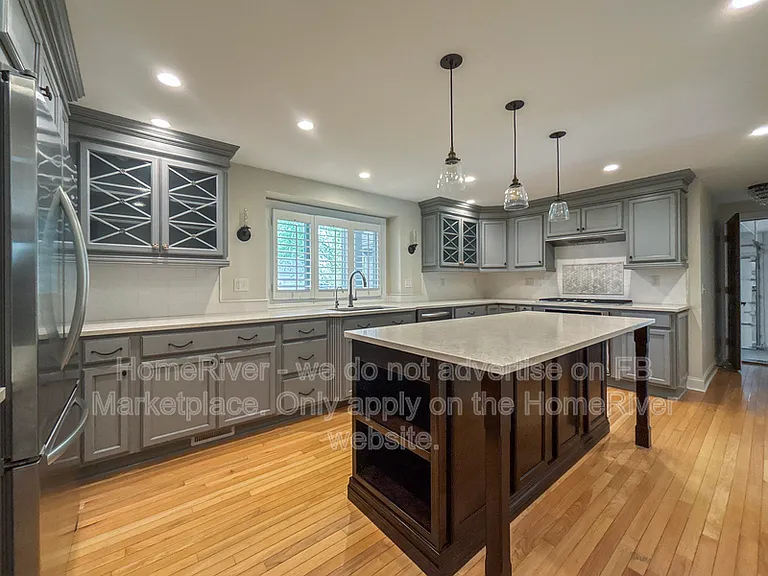 11111 Kings Xing — Photo 6