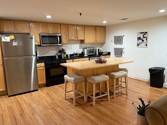 3rd image of 1422 Belmont St NW #B