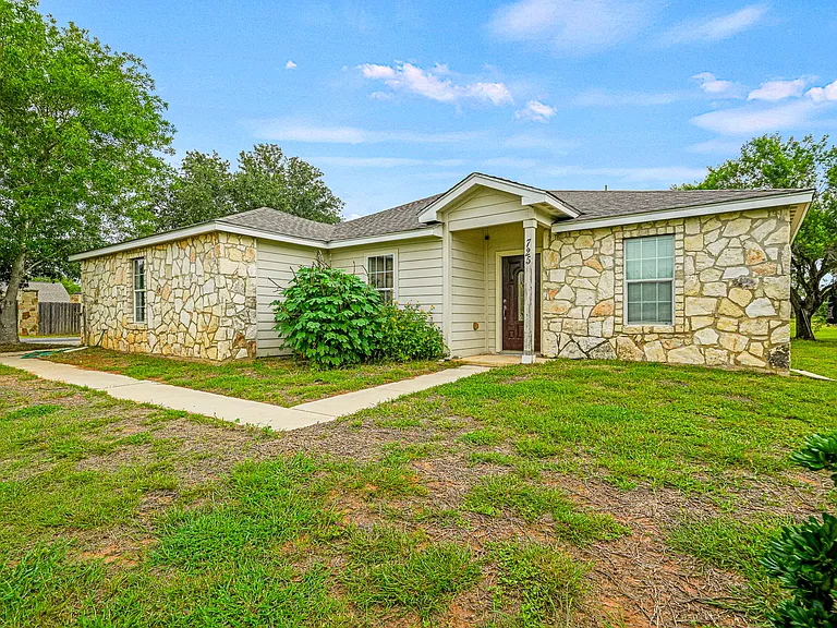725 Cimarron Sq — Photo 1