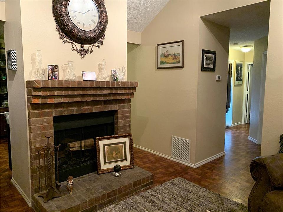 2nd image of 1335 Windmill Ln