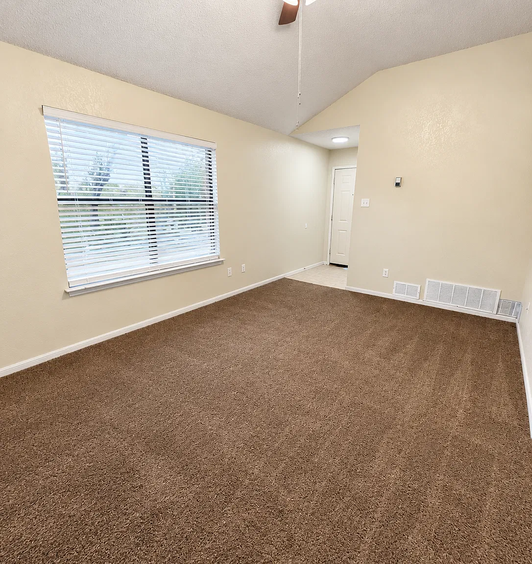 2 bed, 1.5 bath, 870 sqft, $1,200 — Photo 4