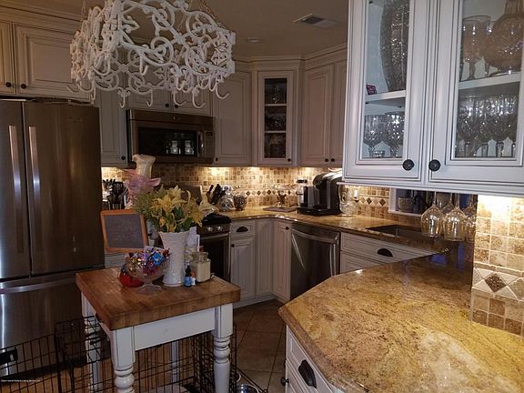 2nd image of 27 Stonecrest Ct