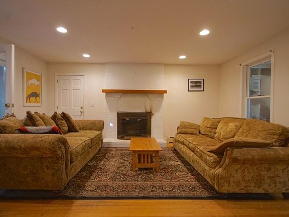 3rd image of 40 Storeybrook Dr