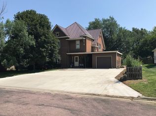 909 S Delaware Ave, Platte, SD 57369