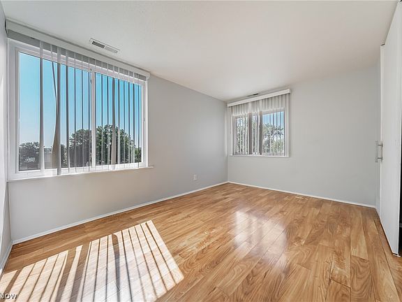 5th image of 25735 Lorain Rd Unit 513
