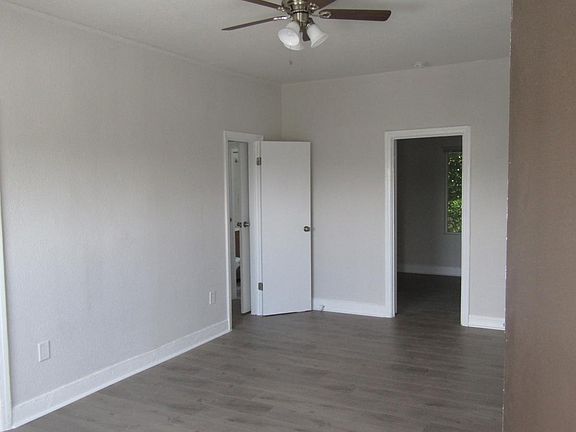 3rd image of 3811 3/4 Montclair St