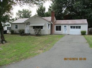 28 Graham St, Springfield, MA 01119