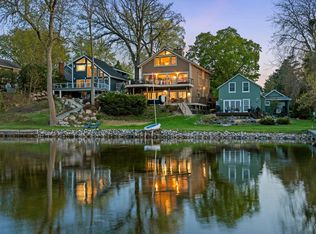 178 Peninsula Rd, Medicine Lake, MN 55441
