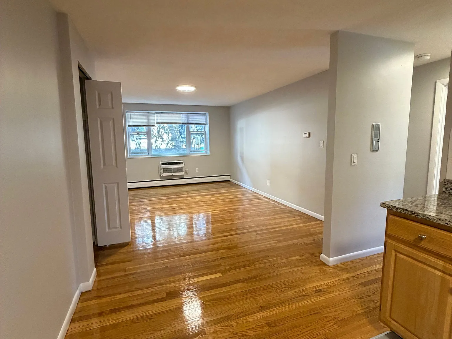 2 bed, 1.0 bath, $3,100 — Photo 2