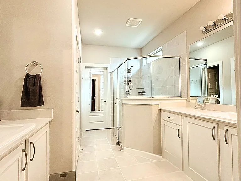 411 Bertney Dr — Photo 10