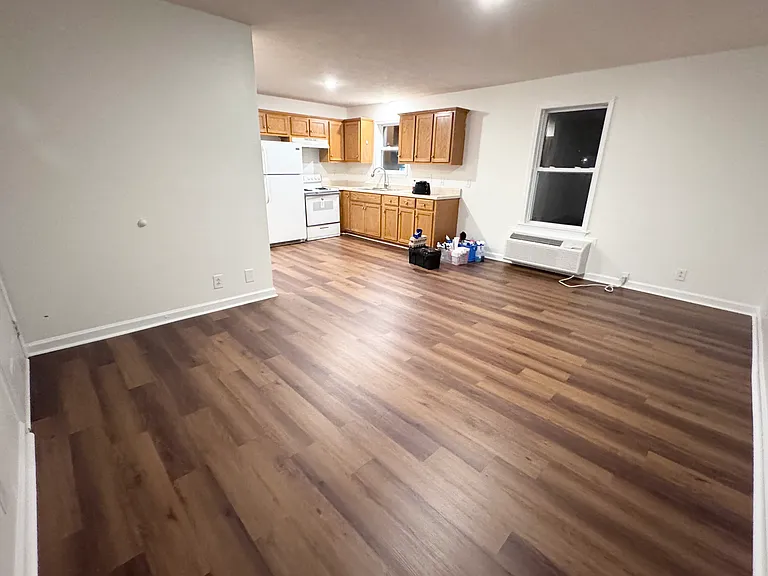 104 Windham Ave — Photo 2