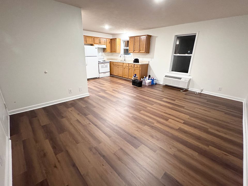 2nd image of 104 Windham Ave