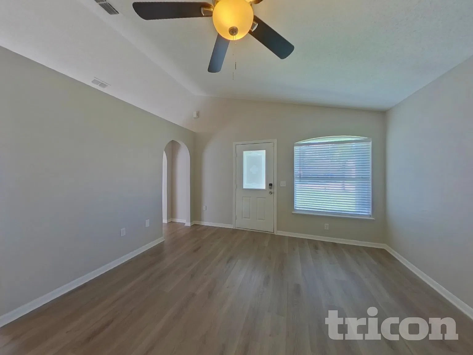 5852 Lake Front Dr Wesley Chapel FL — Photo 2