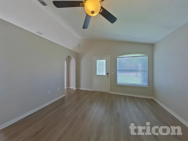 5852 Lake Front Dr — Photo 2
