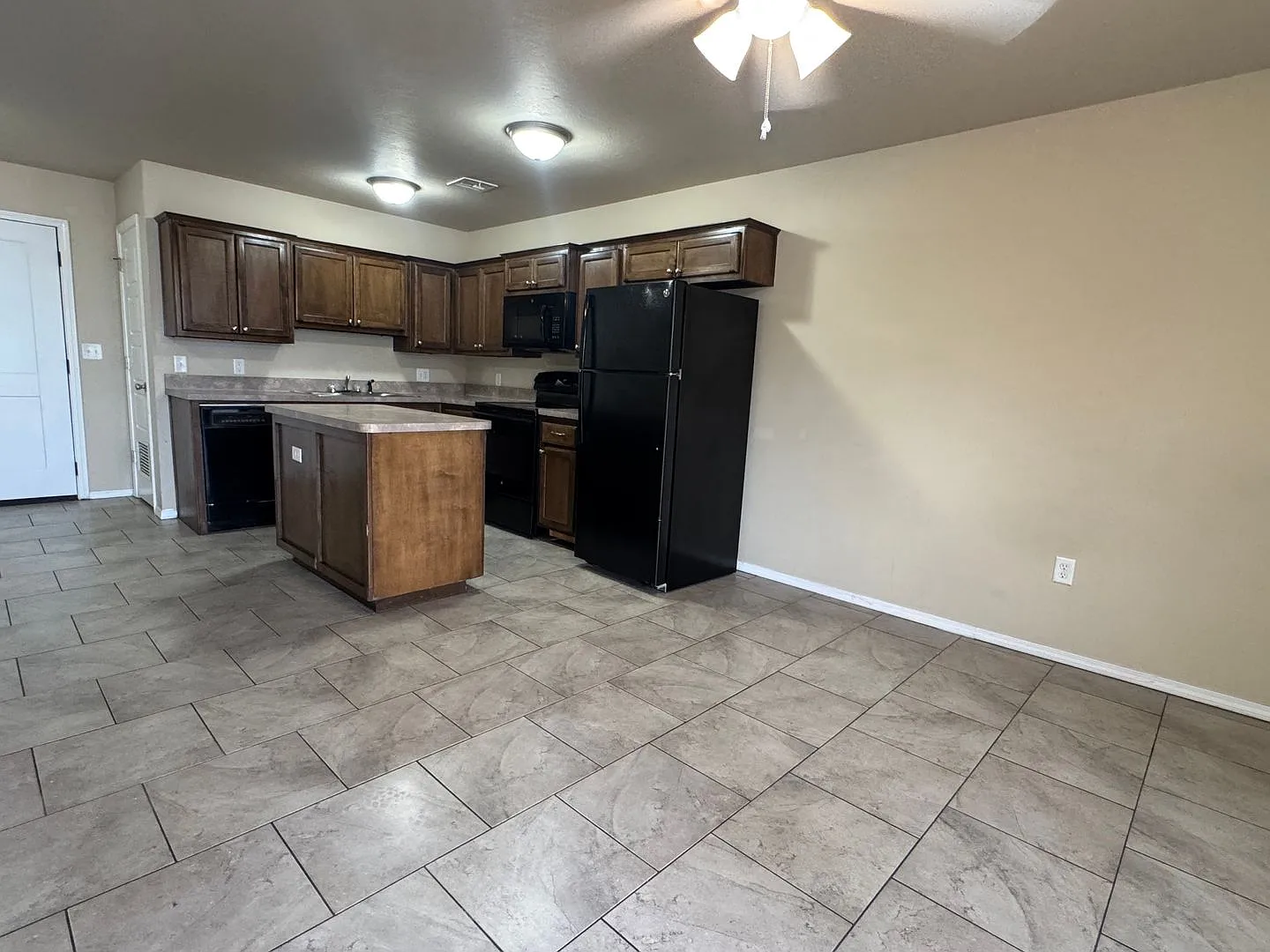 1301 Sw Washington Apt 3- Available Now! — Photo 3