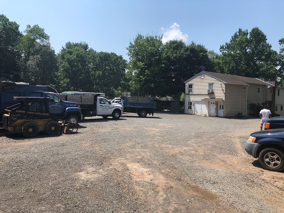 1st image of 128 Ashwood Ave
