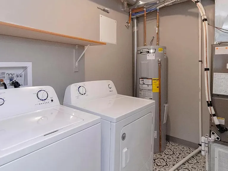 2410 Lynn St #3 — Photo 17