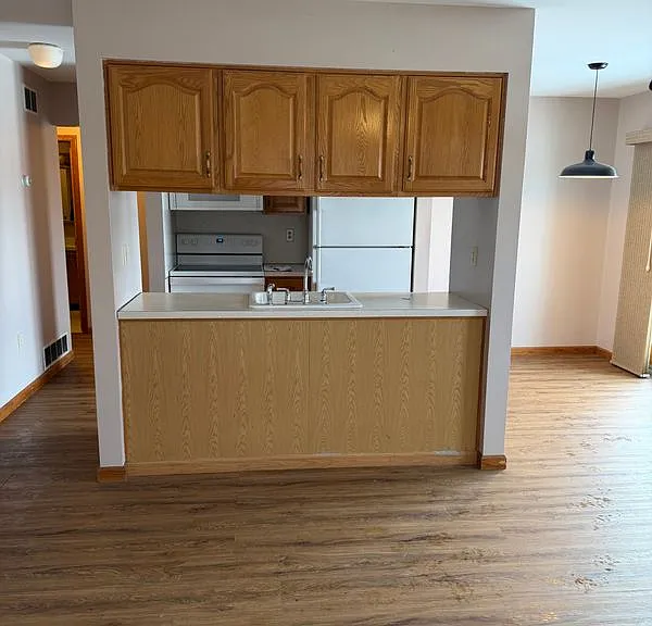 609 Main St #B — Photo 1