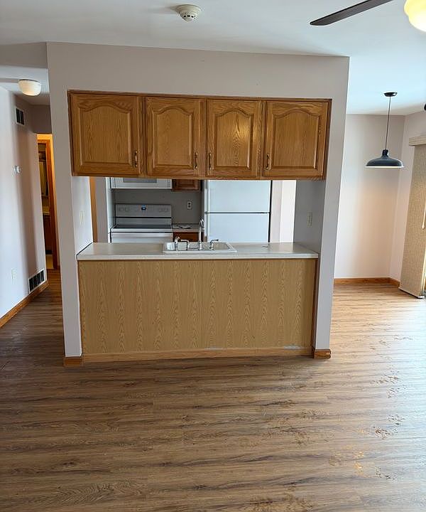 1st image of 609 Main St #B