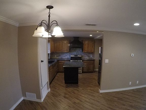 3rd image of 407 W Nobles Ave