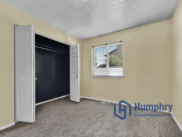 157 W Rockford St — Photo 25