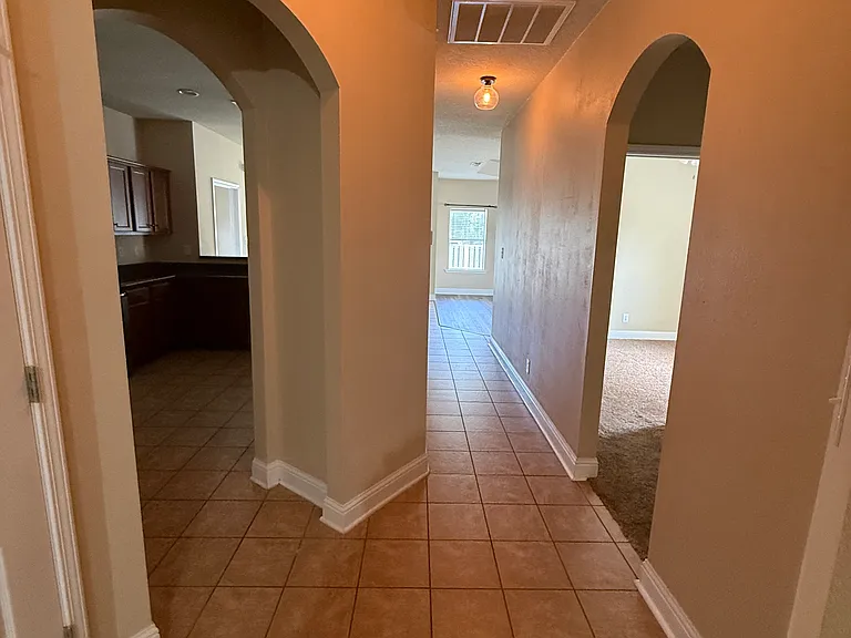 2216 Livingstone Ct — Photo 2