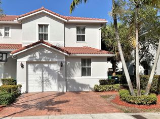 1033 NE 207th St, Miami, FL 33179