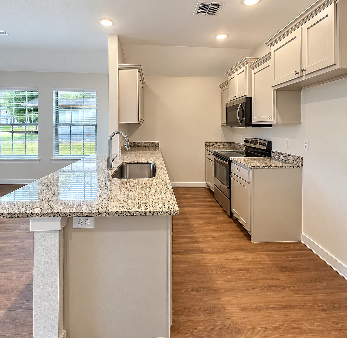 3 bed, 1150 sqft, $1,350 — Photo 3