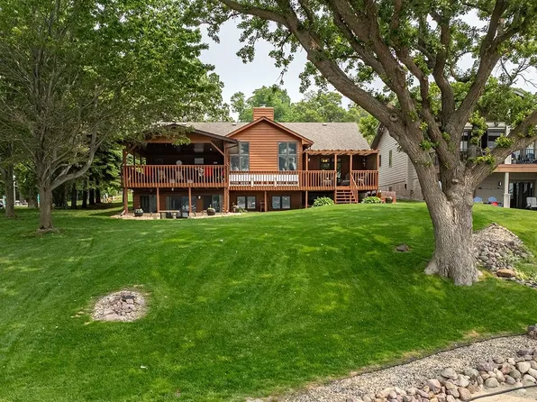 16851 256th Ave, Spirit Lake, IA 51360