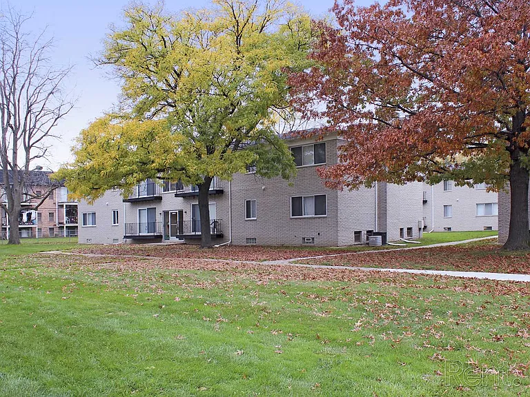 Pleasantview Manor Apartments — Photo 12
