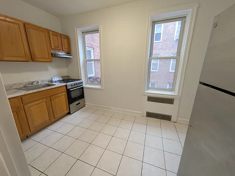 41-21 42nd St #3R — Photo 4