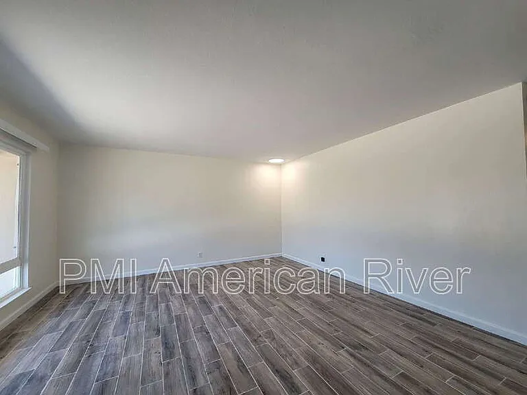 881 Beardsley Dr — Photo 13