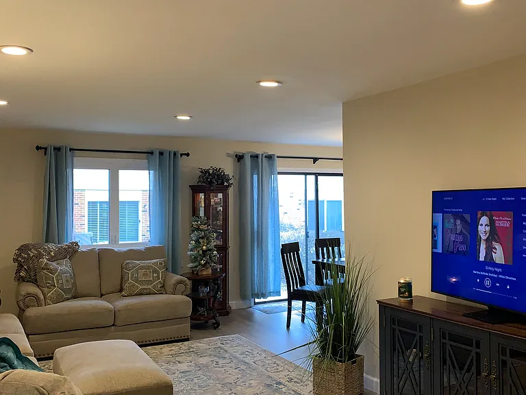 Spacious living/family room look w/Furniture (Furniture not included)