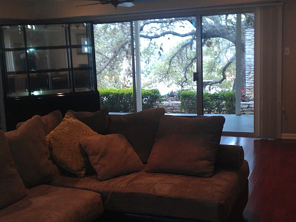 LIVING AREA lARGE WINDOWS